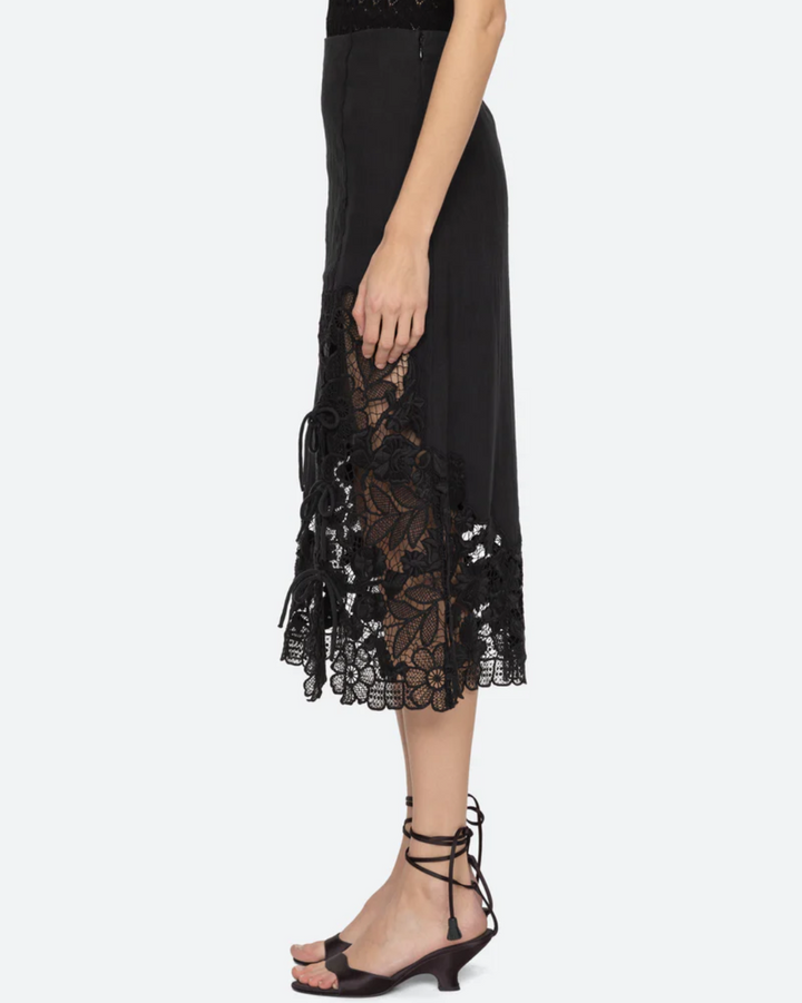 Katharine Embroidery Tie Skirt | Black