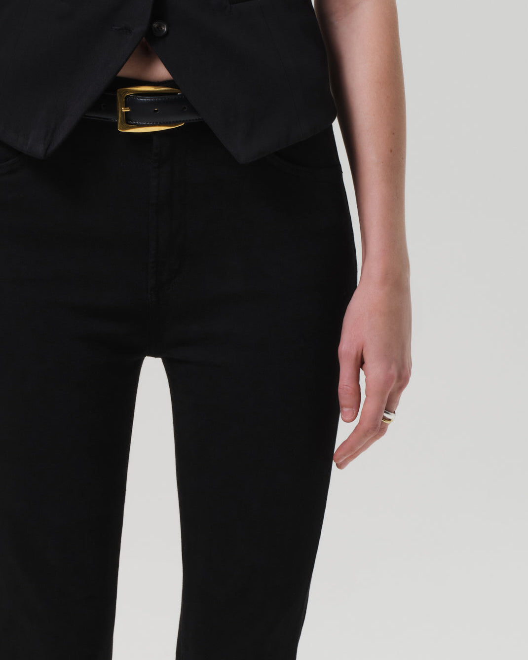 Lilah 32.5" | Plush Black