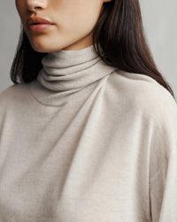 Easy T-Neck | White Heather Grey