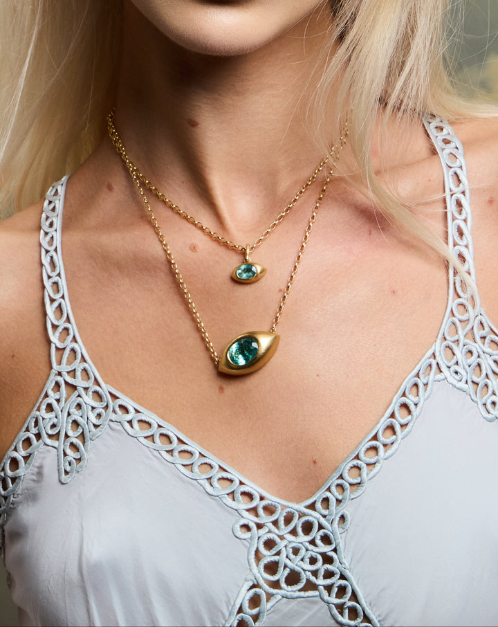 Blue Tourmaline Eye Pendant With Chain | 18k Yellow Gold