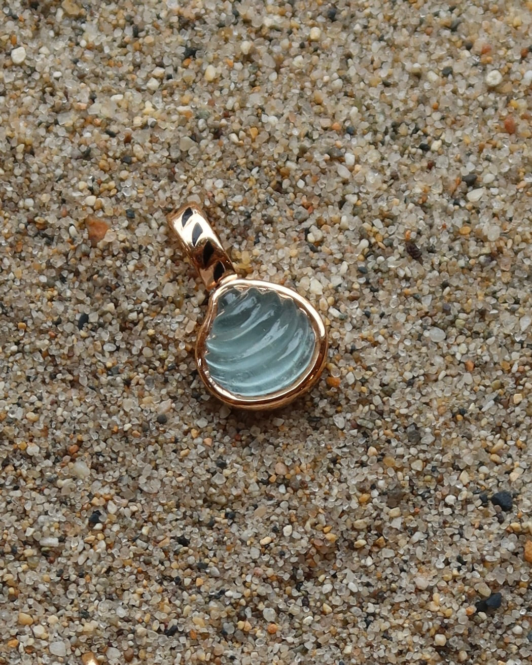 Carved Venus Charm Sz XS | Labradorite