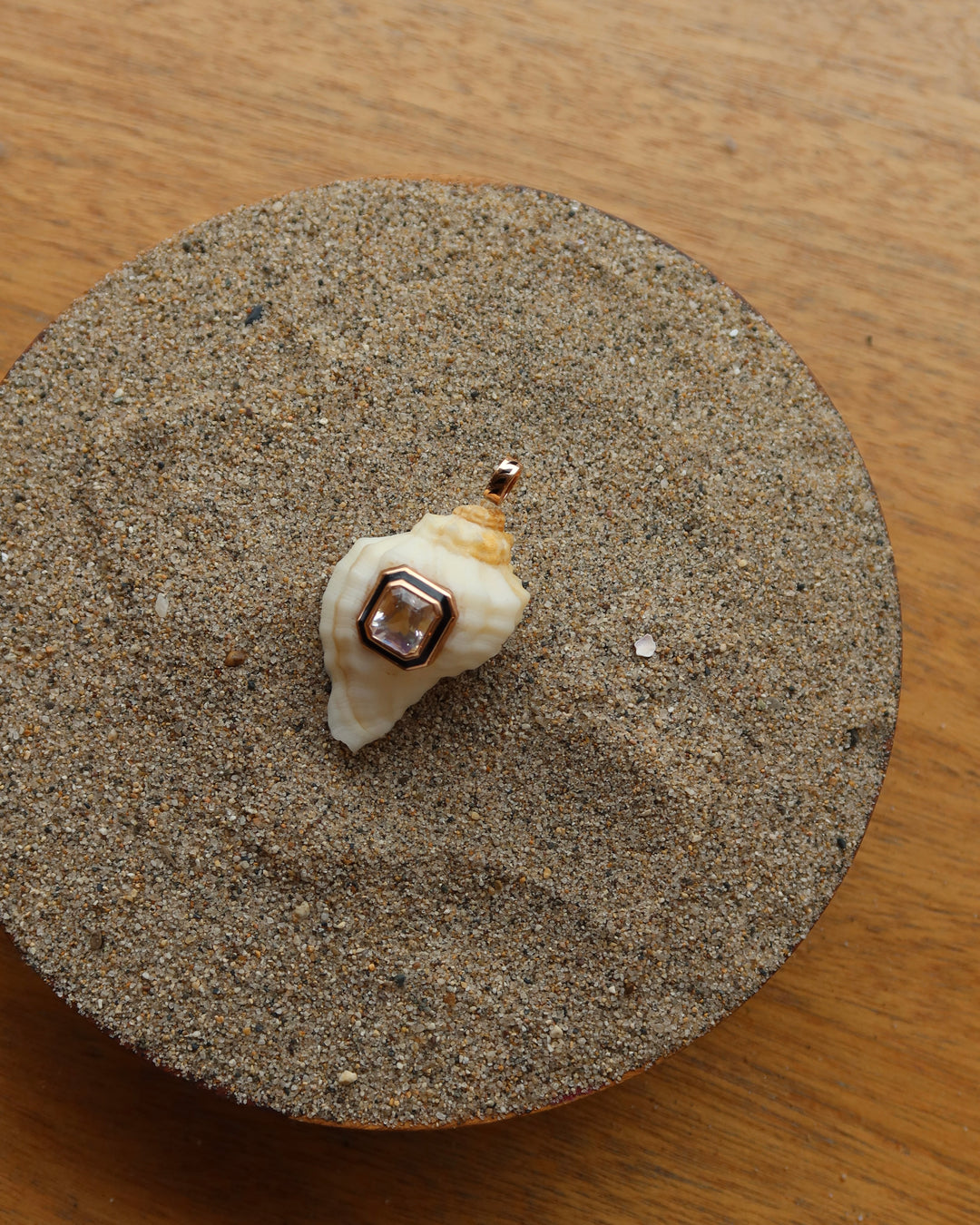 Cassis Shell With Moonstone Sz L