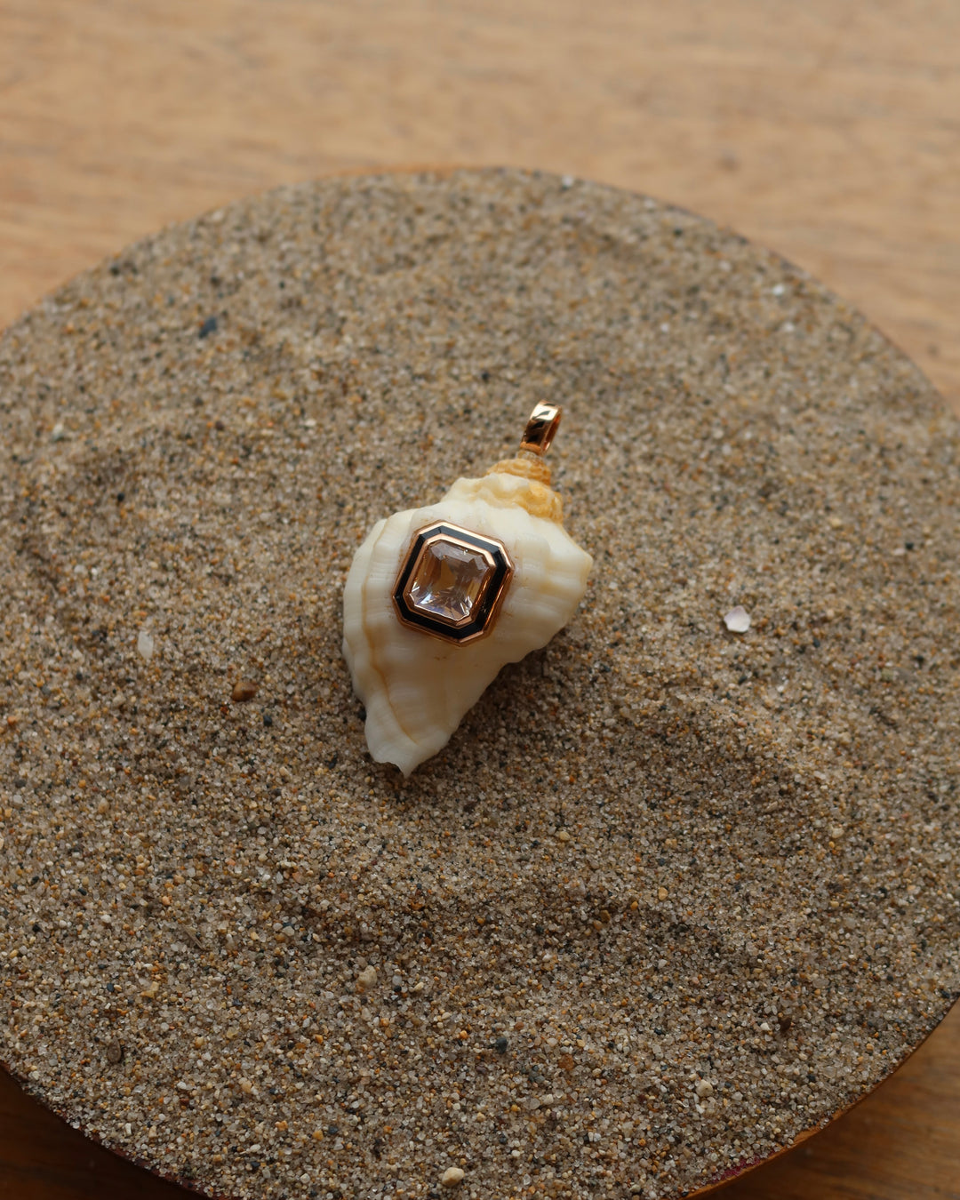 Cassis Shell With Moonstone Sz L