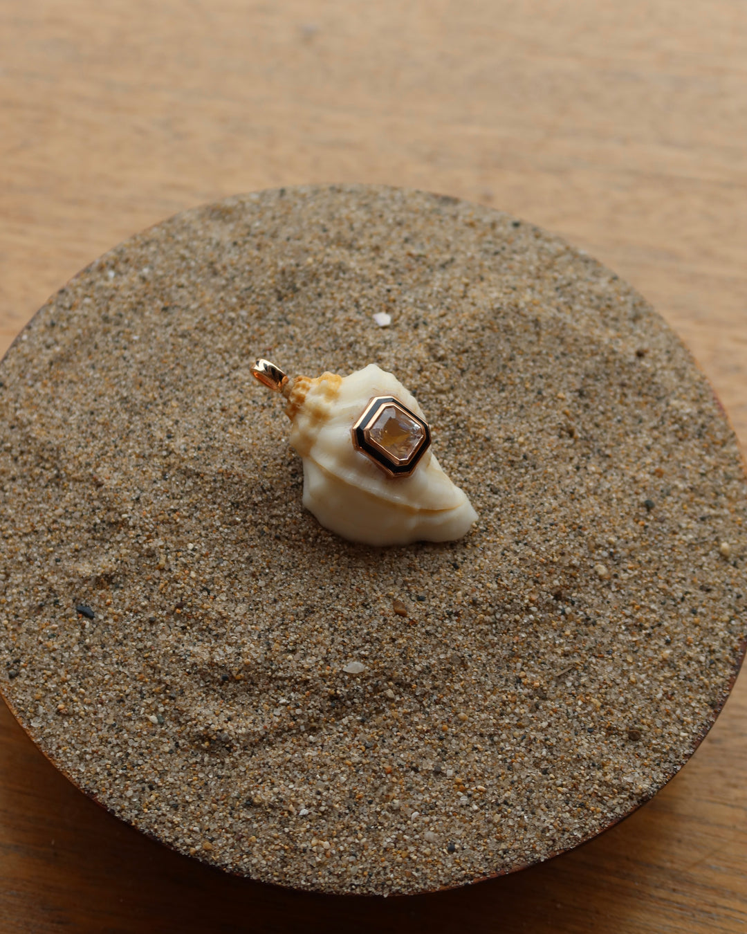 Cassis Shell With Moonstone Sz L