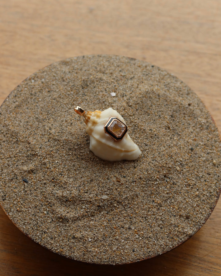 Cassis Shell With Moonstone Sz L