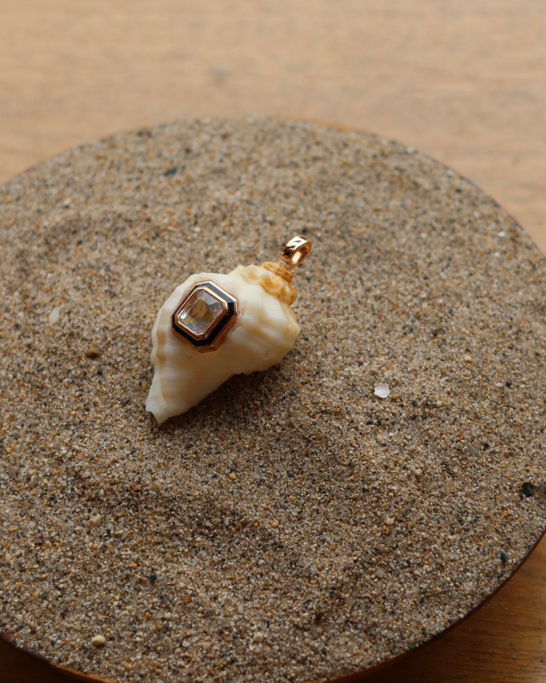 Cassis Shell With Moonstone Sz L