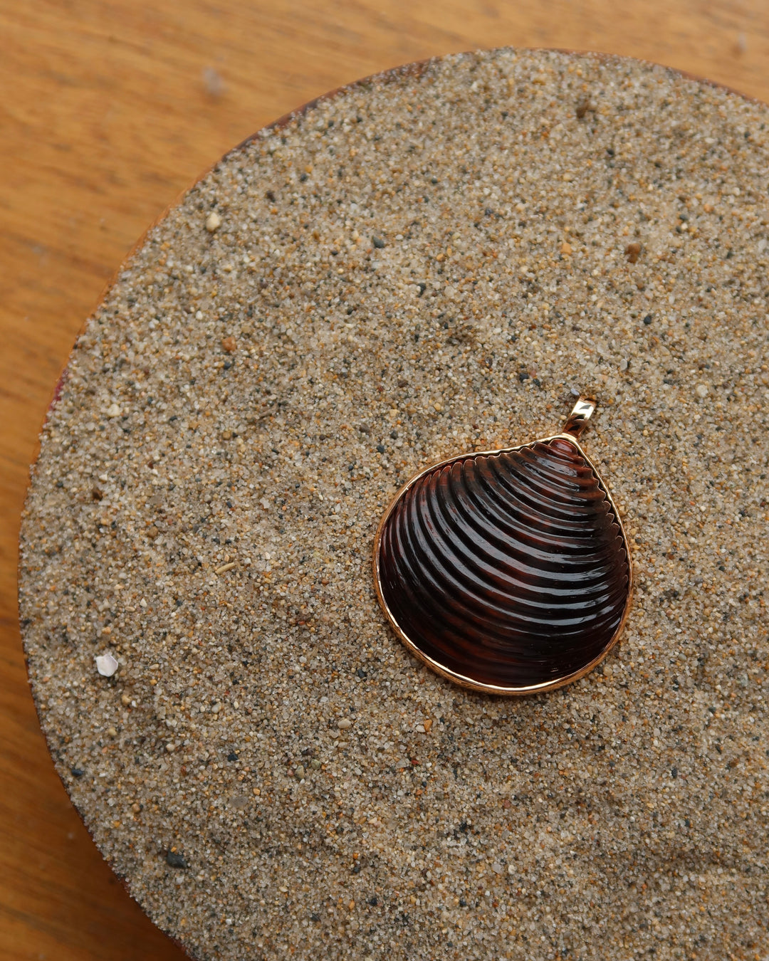 Carved Venus Charm Sz L | Red Tiger Eye