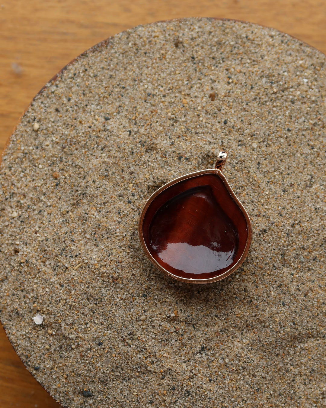 Carved Venus Charm Sz L | Red Tiger Eye