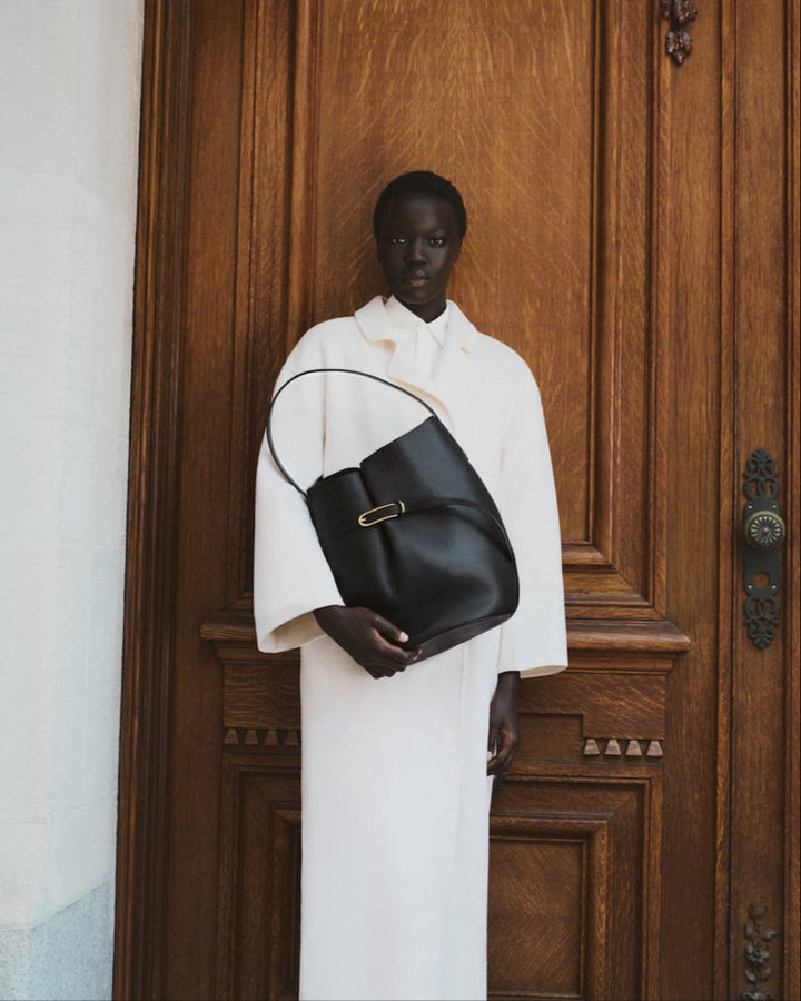 Belted Bucket Bag Large | Black Leather