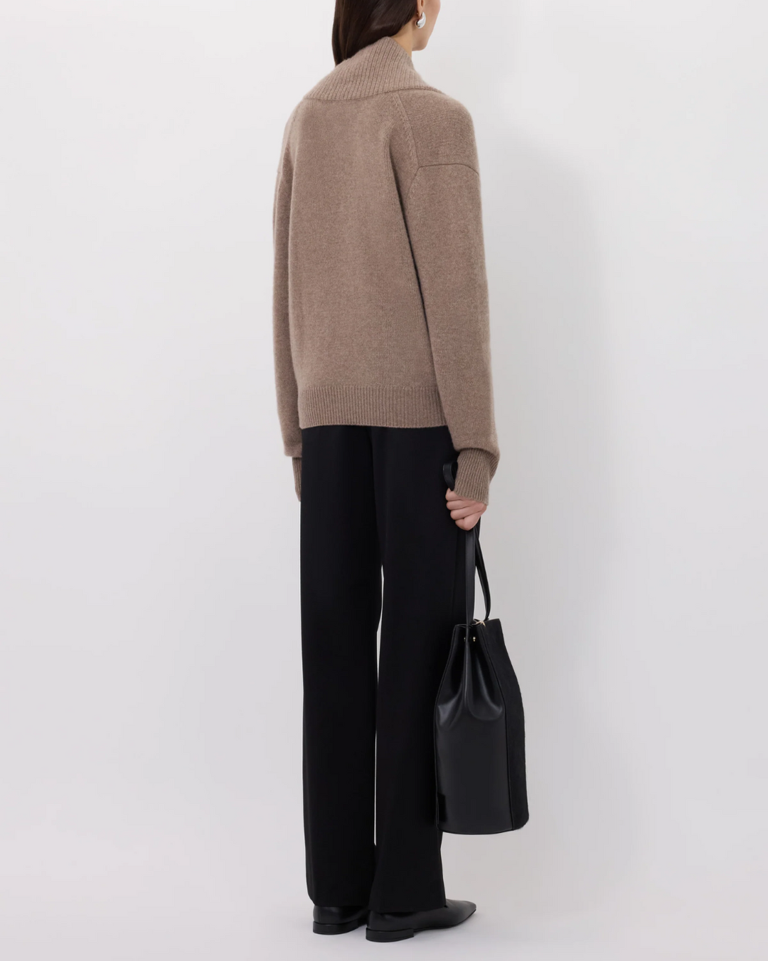 Makela Large V Neck Sweater | Taupe