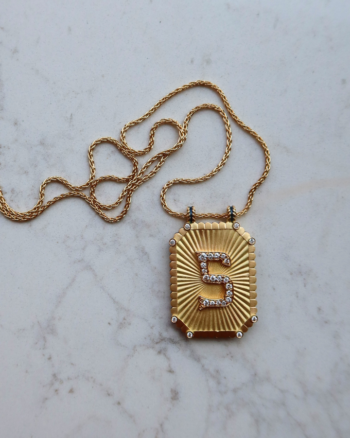 Small Letter Scapular S | 18k Yellow Gold - ONLINE ONLY