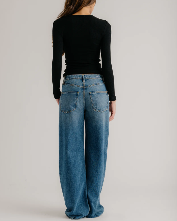 Quincy LS Fitted Crewneck Tee | Black