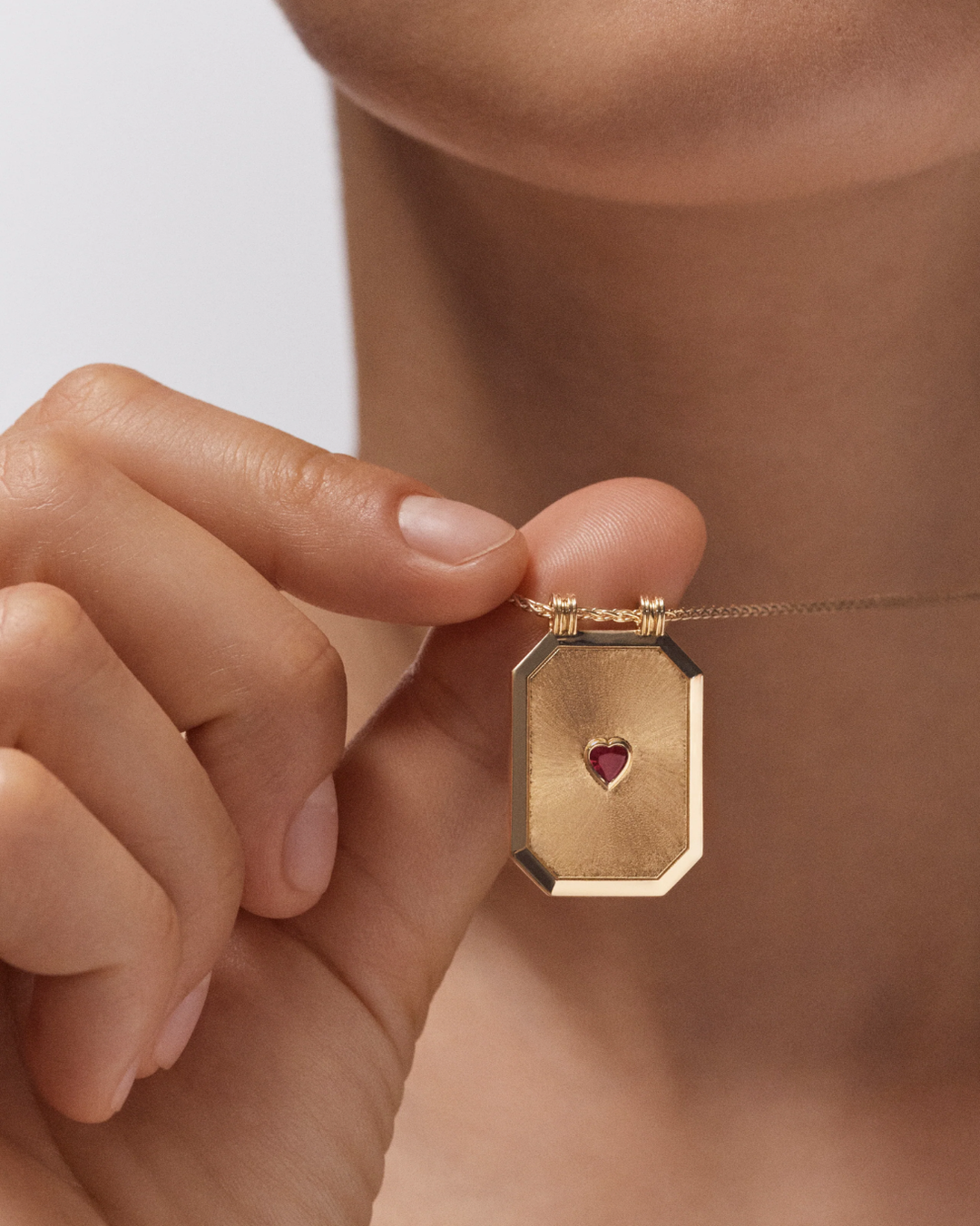 Love Scapular | 18k Yellow Gold