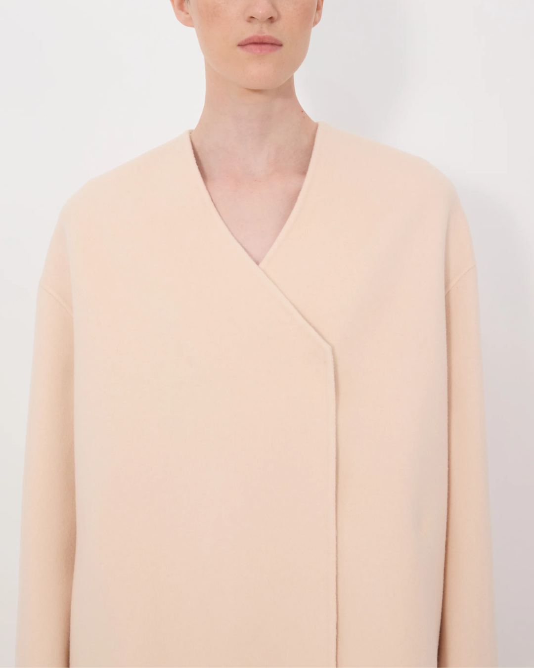 Maara Oval-Shaped Jacket | Cream Rose