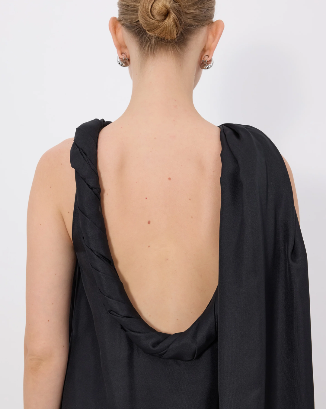 Susan Twisted Collar Dress | Black