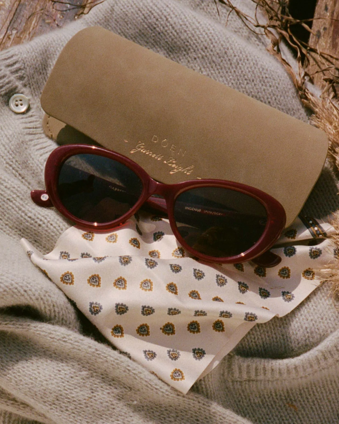 Ingénue Sunglasses | Lipstick/Dark Grey