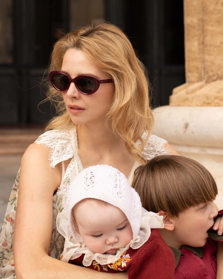 Ingénue Sunglasses | Lipstick/Dark Grey
