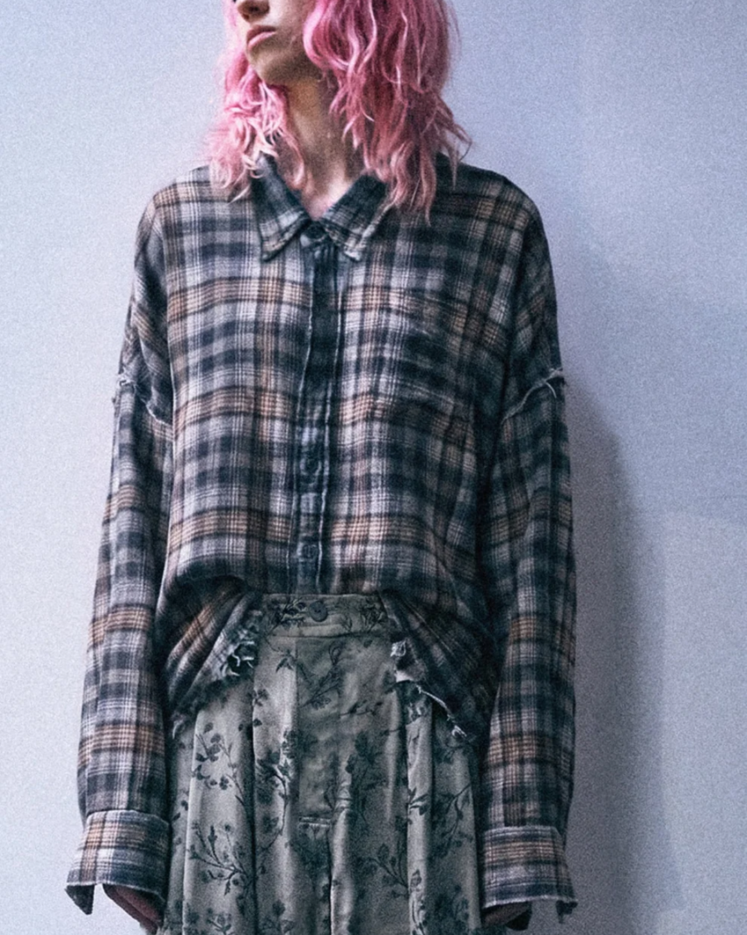 Shredded Seam Drop Neck Shirt | Grey Cream Plaid