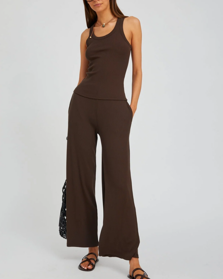 Rib Fitted Scooped Tank | Americano