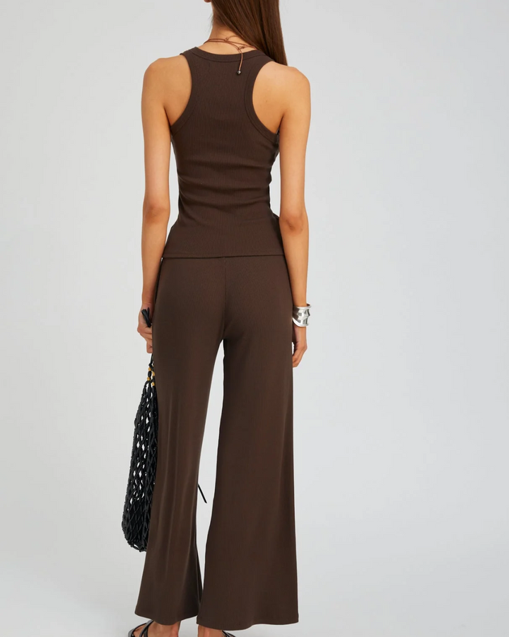 Rib Fitted Scooped Tank | Americano