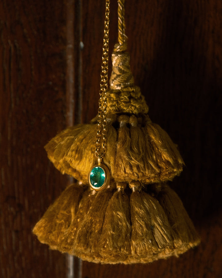 Blue Tourmaline Oval Pendant With Chain | 18k Yellow Gold